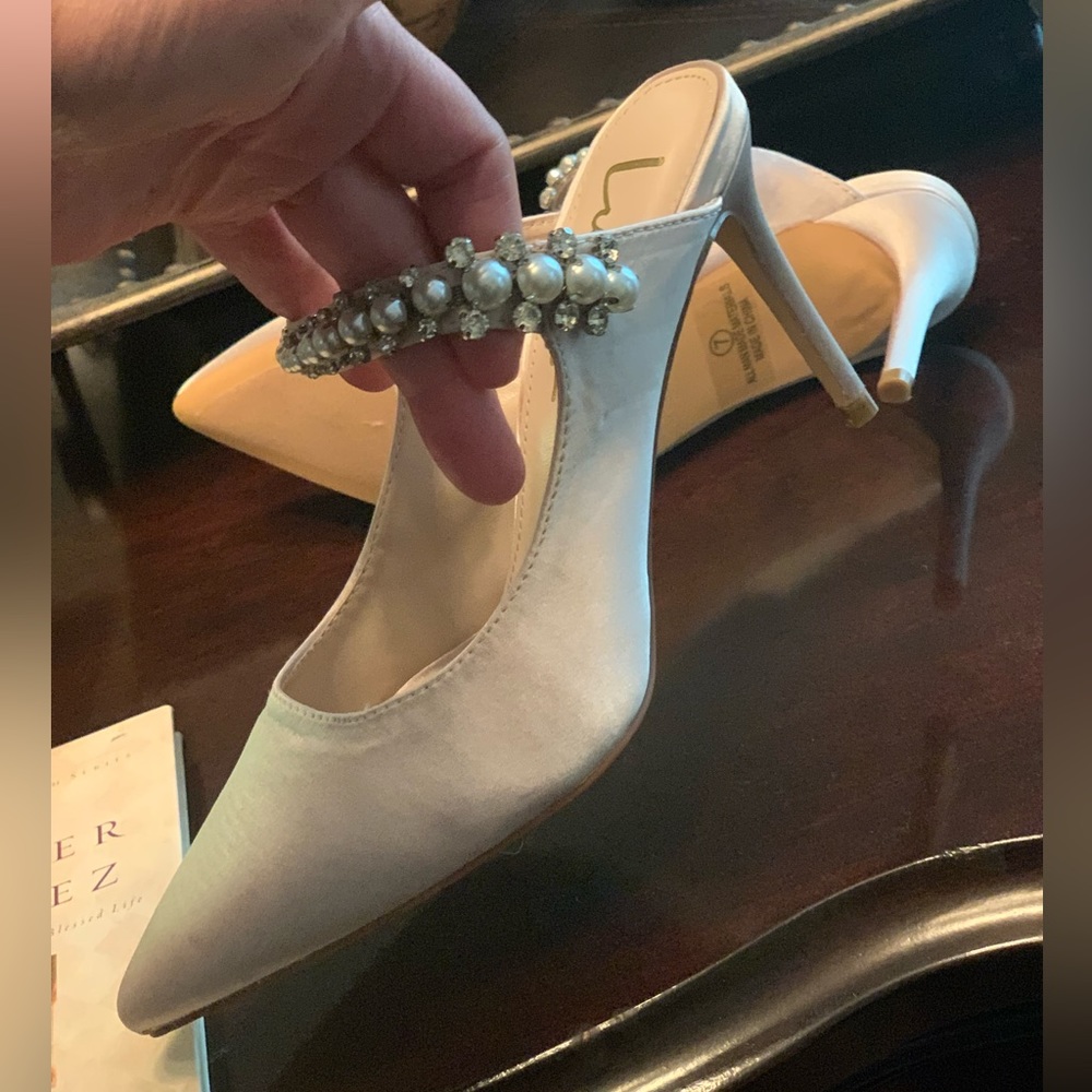 Lulus Classy Beige Slip-on Formal Heels/Pearl Rhinestone Strap. Size 7
